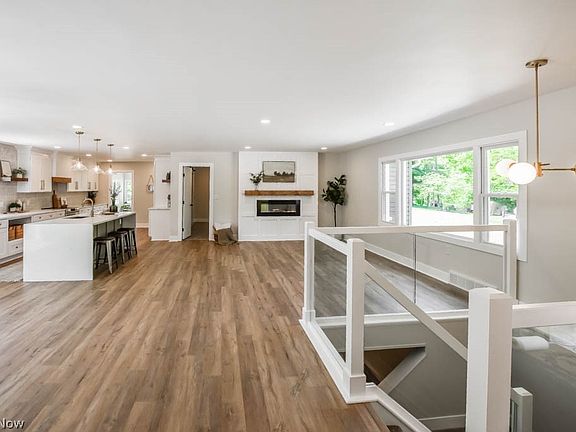 4th image of 3302 N Martadale Dr