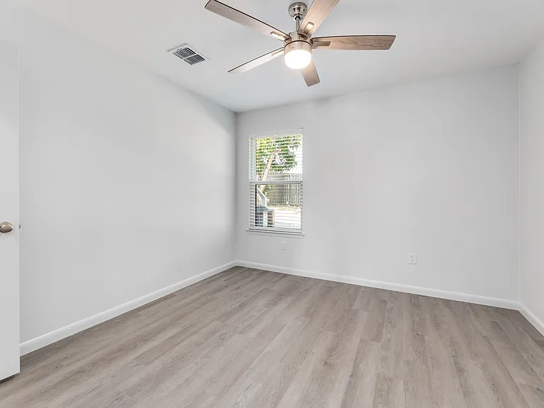 810 Birmingham Ave — Photo 10