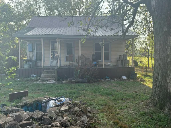290 E 6th St, Newark, AR 72562