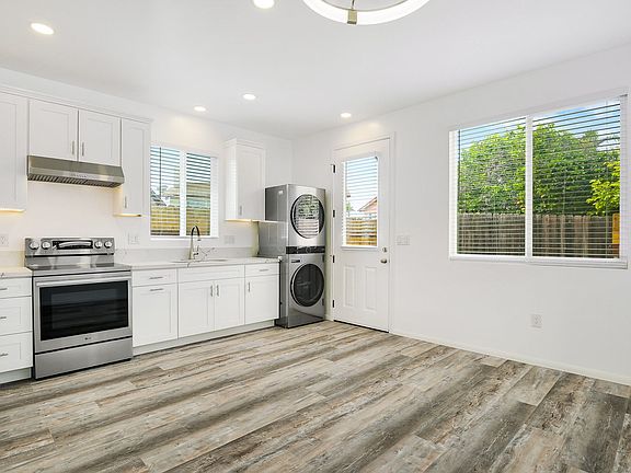 5th image of 2077 Grove Ave