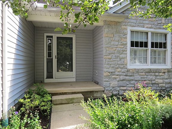 2nd image of 107 Stonehedge Dr