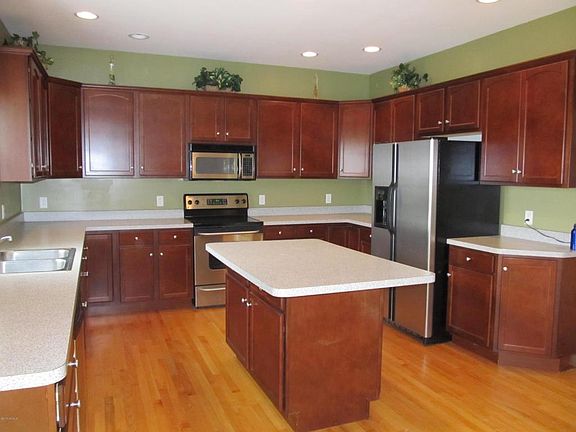 5th image of 16 Berry Patch Dr
