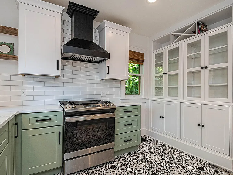 719 Fulton St E — Photo 12