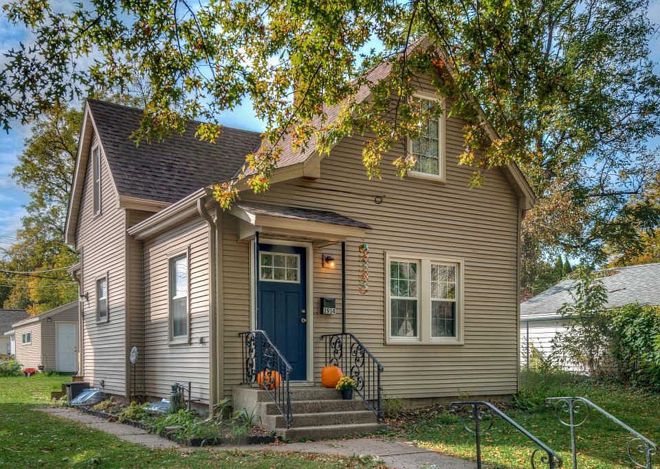 1st image of 1914 Hyacinth Ave E