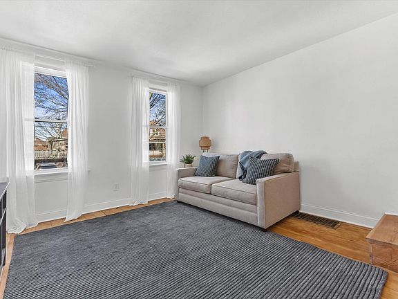 4th image of 2742 S Greeley STREET