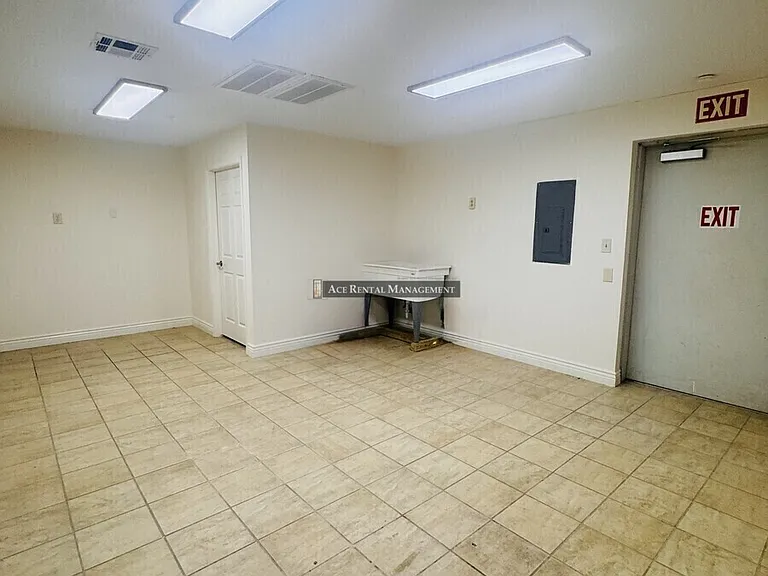 2907 Nederland Ave #107001002 — Photo 10