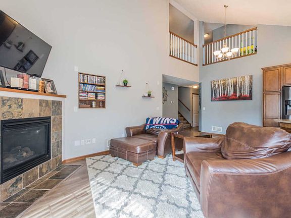 5th image of 19157 Ivanhoe Dr NW