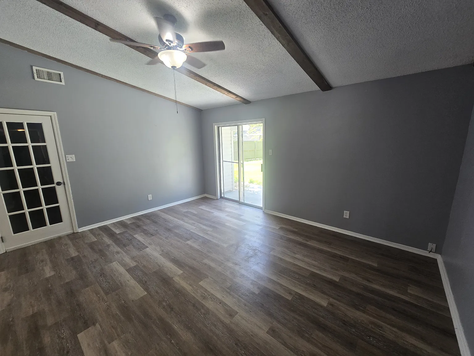 3-Bedroom 1.5 Bathroom Home — Photo 3