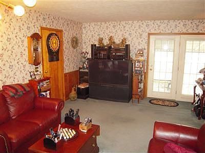 5th image of 141 Deneen Ave