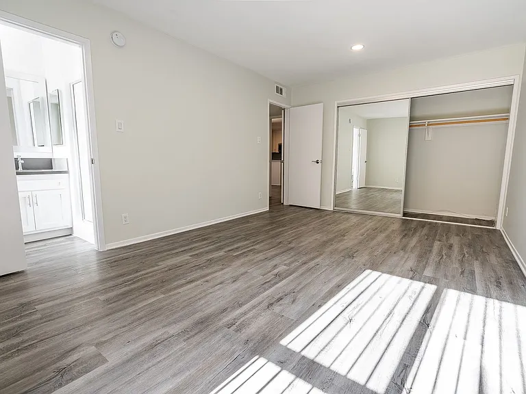115 North Wetherly Drive — Photo 10