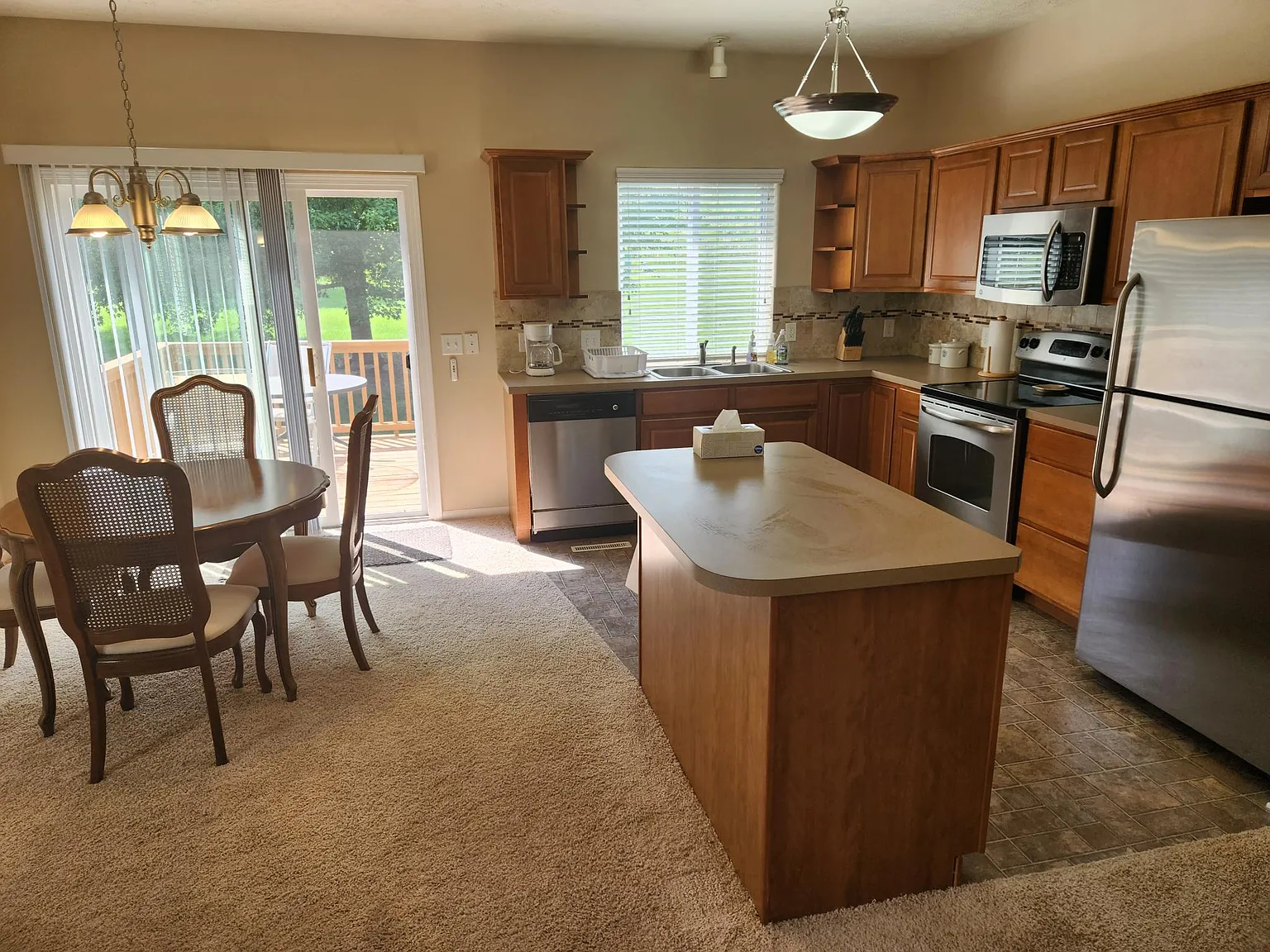 3 bed, 1191 sqft, $2,400 — Photo 4