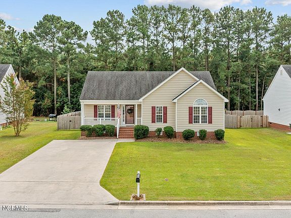 3rd image of 2033 Cherrytree Ln