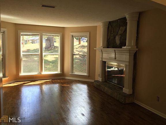 3rd image of 1019 Country Oaks Ct #0