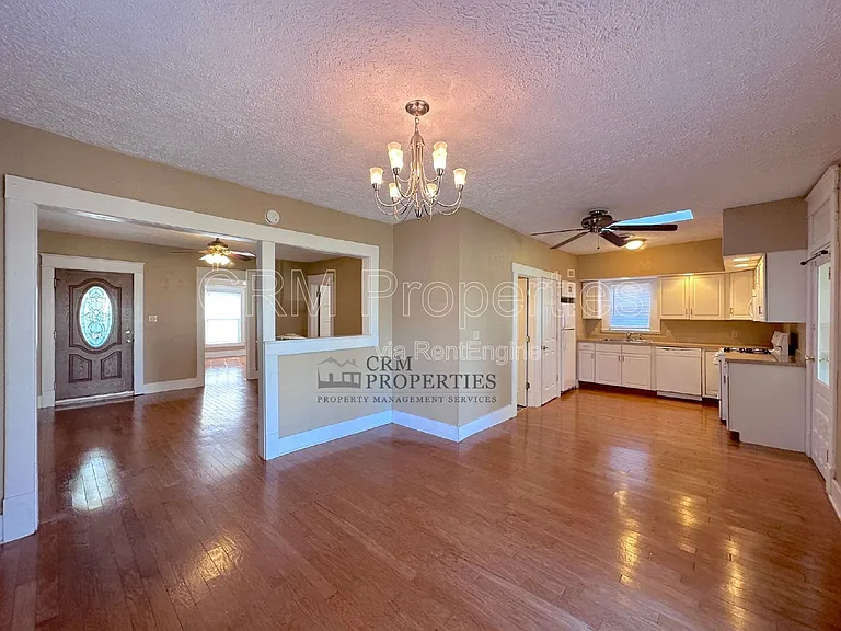 1021 S Purdum St — Photo 8