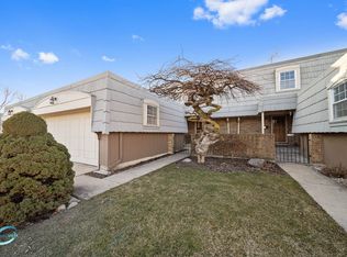 670 Versailles Cir UNIT D, Elk Grove Village, IL 60007