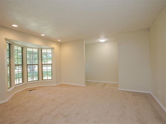 5th image of 1705 E 31st Pl N