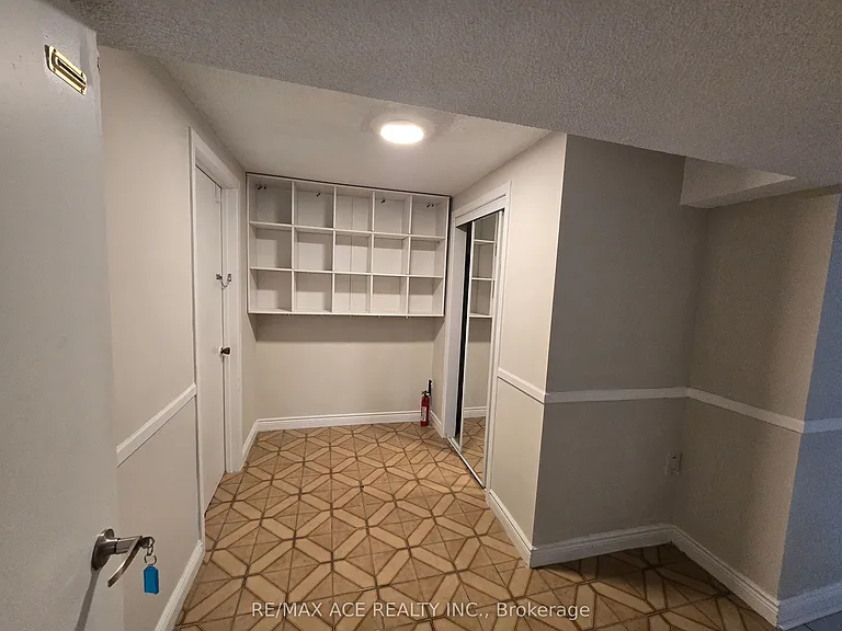 65 Dellbrook Cres #BASEMENT — Photo 12