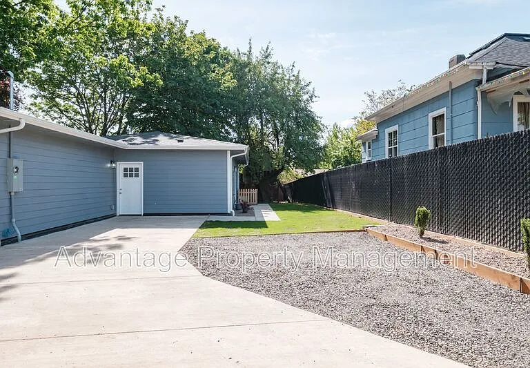 2190 SE Marion St — Photo 3