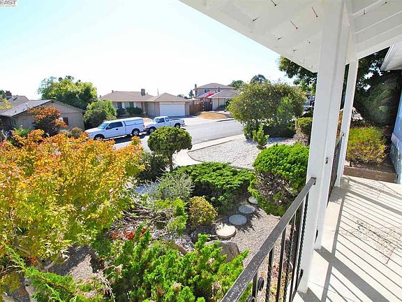 4th image of 2823 Oxford Ave