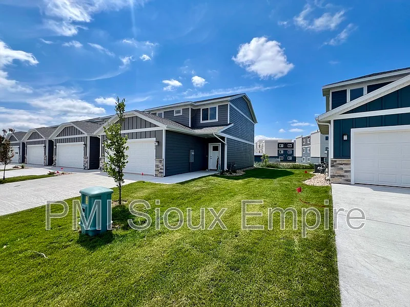 3 bed, 2.5 bath, 1800 sqft, $1,850 — Photo 3