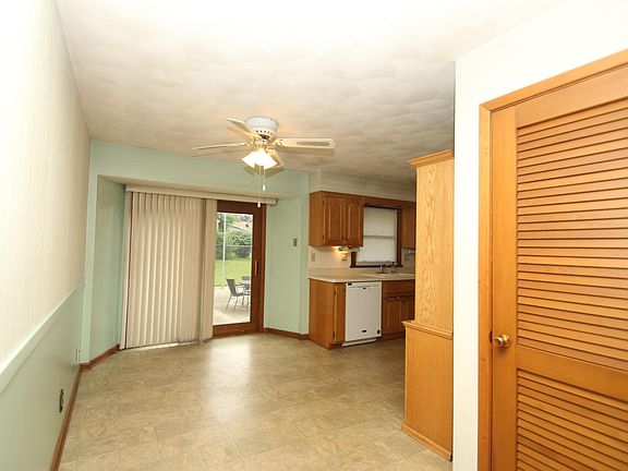 5th image of 2520 Skokie Dr