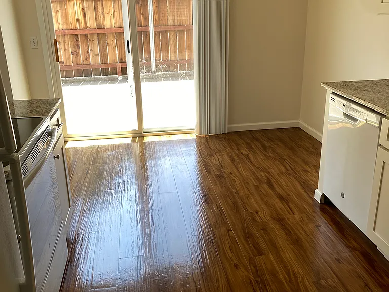 980 El Camino Ave #B — Photo 11