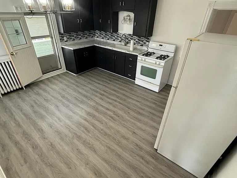 15 Walnut St #2 — Photo 1