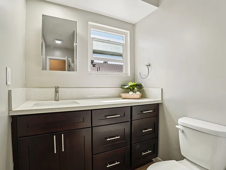 Ladera Townhouse — Photo 11