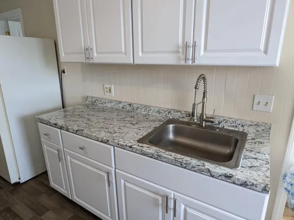 822 Main St APT 7, West Springfield, MA 01089