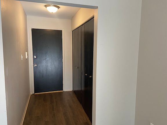 3rd image of 925 Laprairie St APT 215