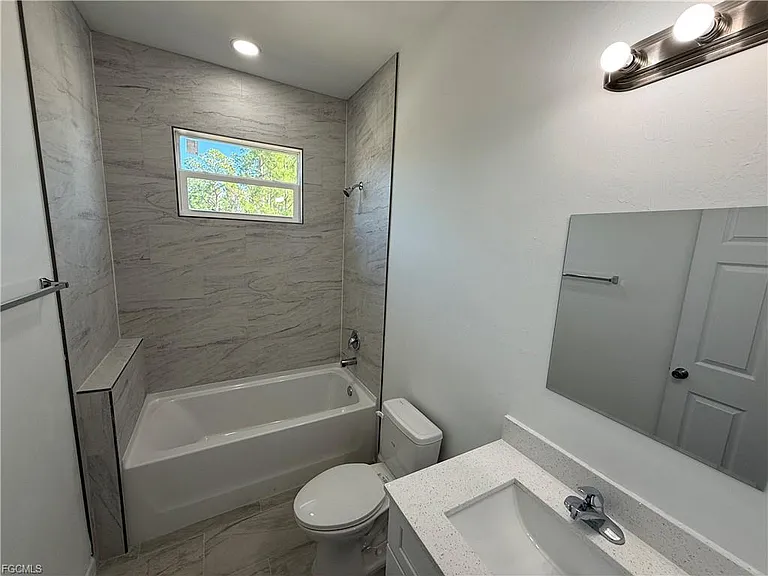 1115 Cove St E — Photo 12