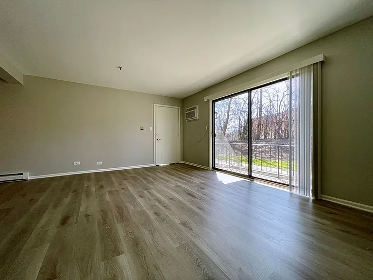Renovated Apartment With In-Unit Washer-Dryer & Garage Parking! — Photo 6