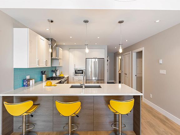 3rd image of 1820 Maple Ave S #306