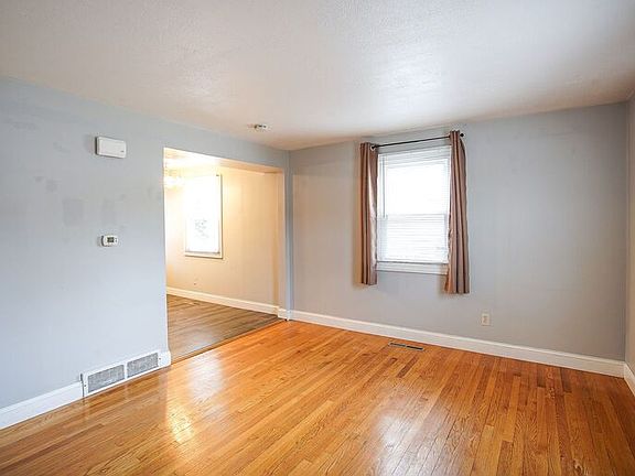 3rd image of 39 Greenwood St