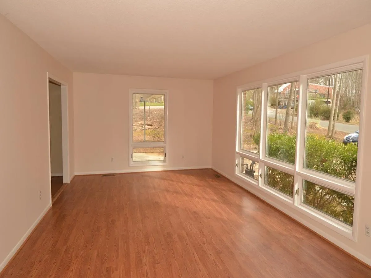 3 bed, 2.5 bath, 2240 sqft, $1,850 — Photo 2