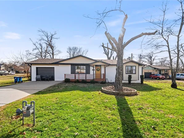 803 NW 2nd St, Bentonville, AR 72712