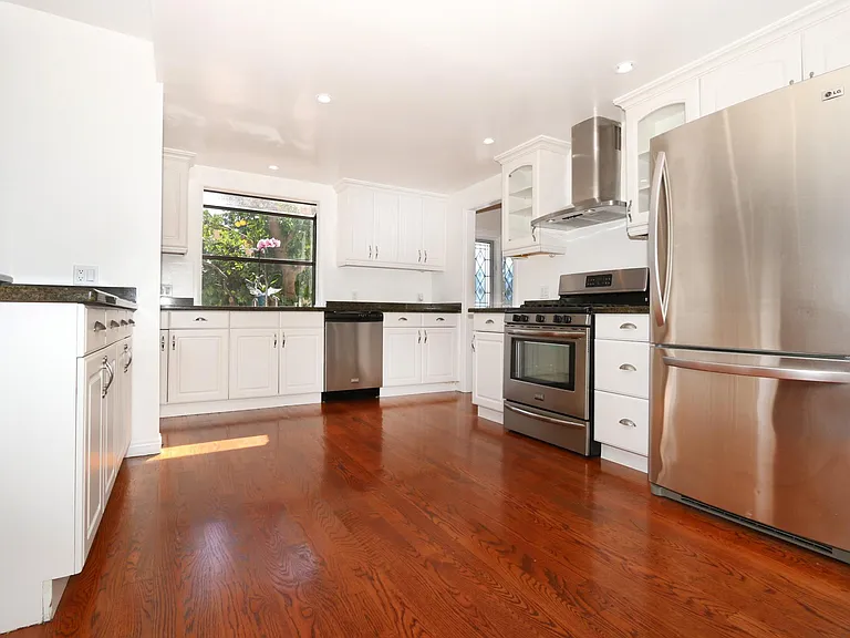1609 Capistrano Ave — Photo 10