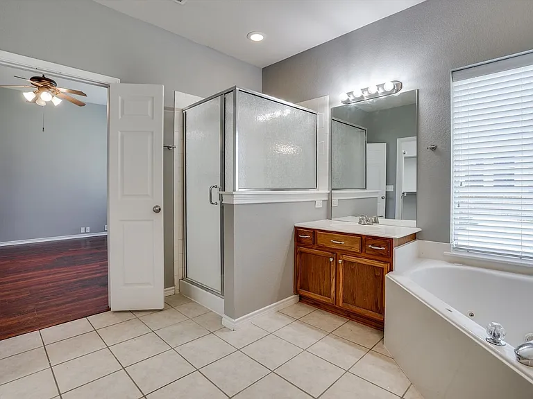 7657 Ravenhill Dr — Photo 19
