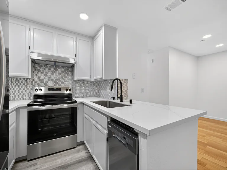 935 La Mesa Ter #G — Photo 13