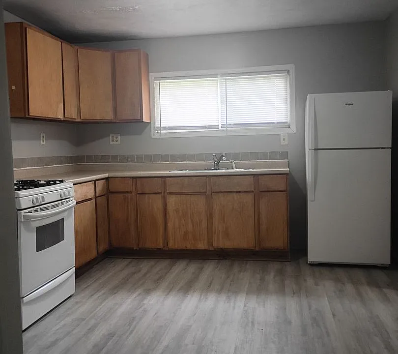 1213 W 17th St
