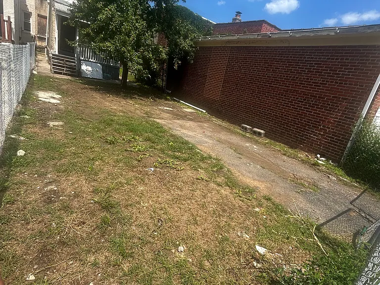 1209 W 9th St — Photo 9