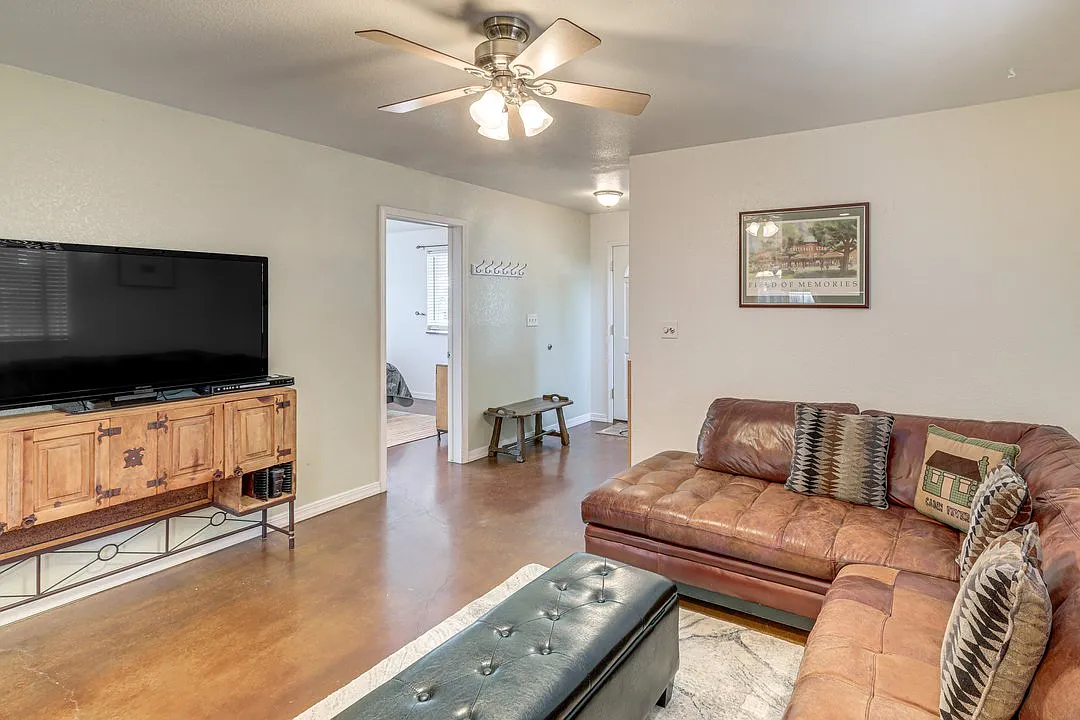 2 bed, 1177 sqft, $2,750 — Photo 4