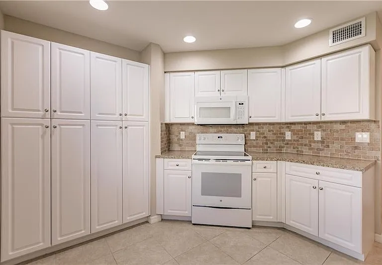 27400 Palmesta Cir #A — Photo 15
