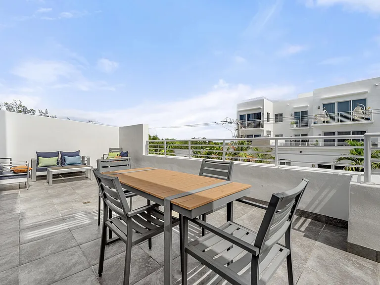 111 SE 2nd St #302 — Photo 8
