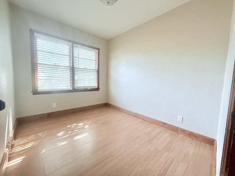 1171 Bourland Ave — Photo 10