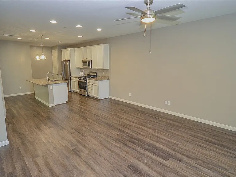 541 Tokopah Falls St — Photo 28