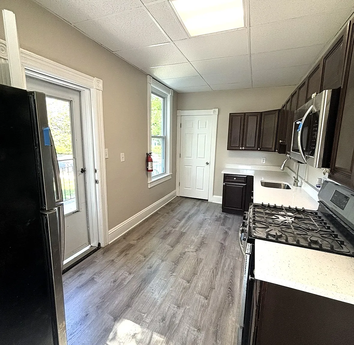 4 bed, 1.5 bath, 1750 sqft, $2,400 — Photo 4