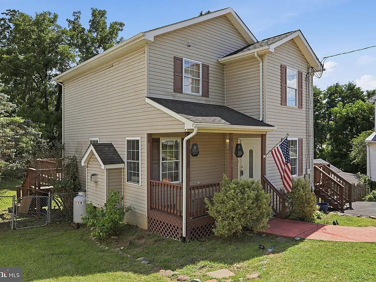 19 Fairview Ave — Photo 2