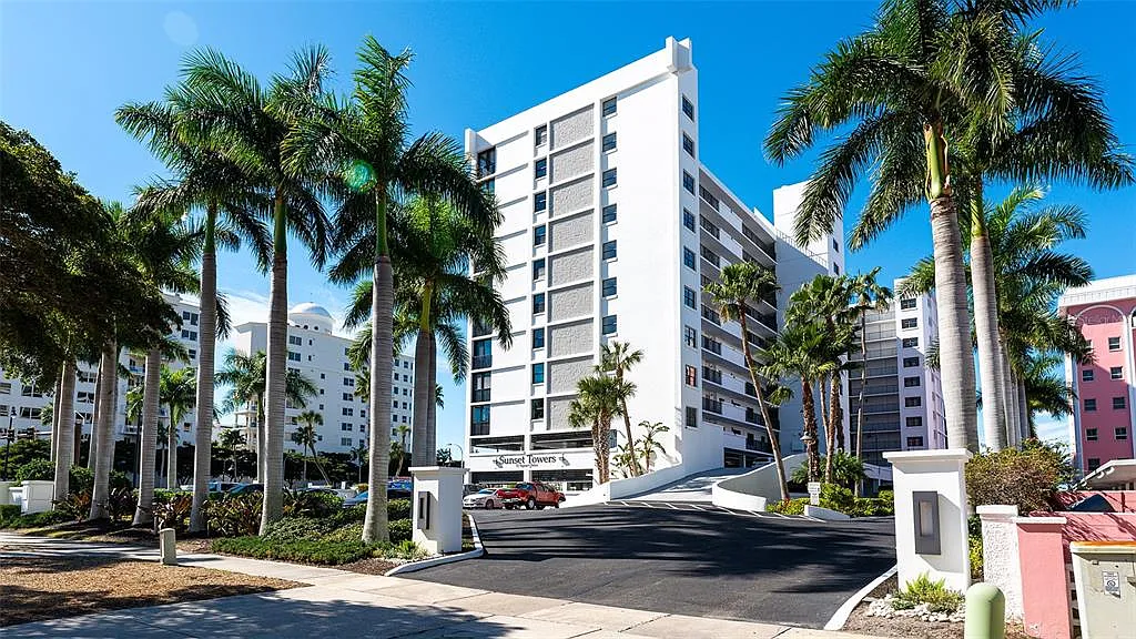 2 bed, 2.0 bath, 1389 sqft, $5,750 — Photo 4
