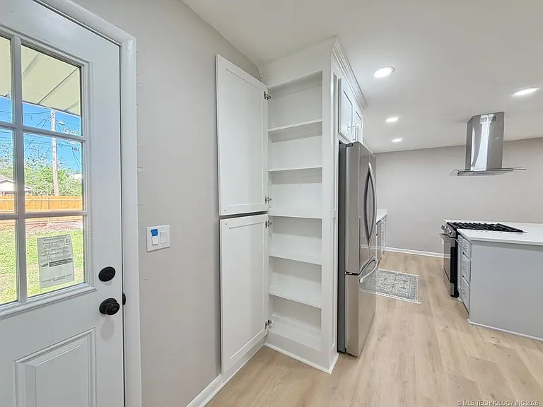 424 N Market Ave — Photo 10